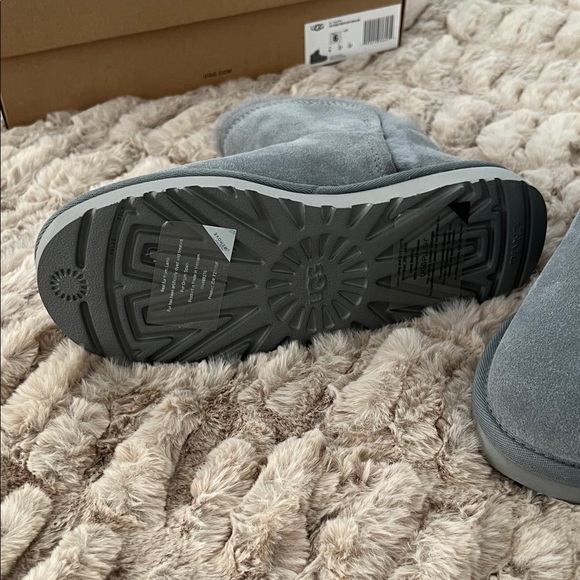 UGG Classic Mini Fluff High-Low Grey 🩶 - Picture 7 of 8